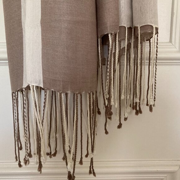 Banana Republic taupe ivory fringed scarf - Picture 5 of 15
